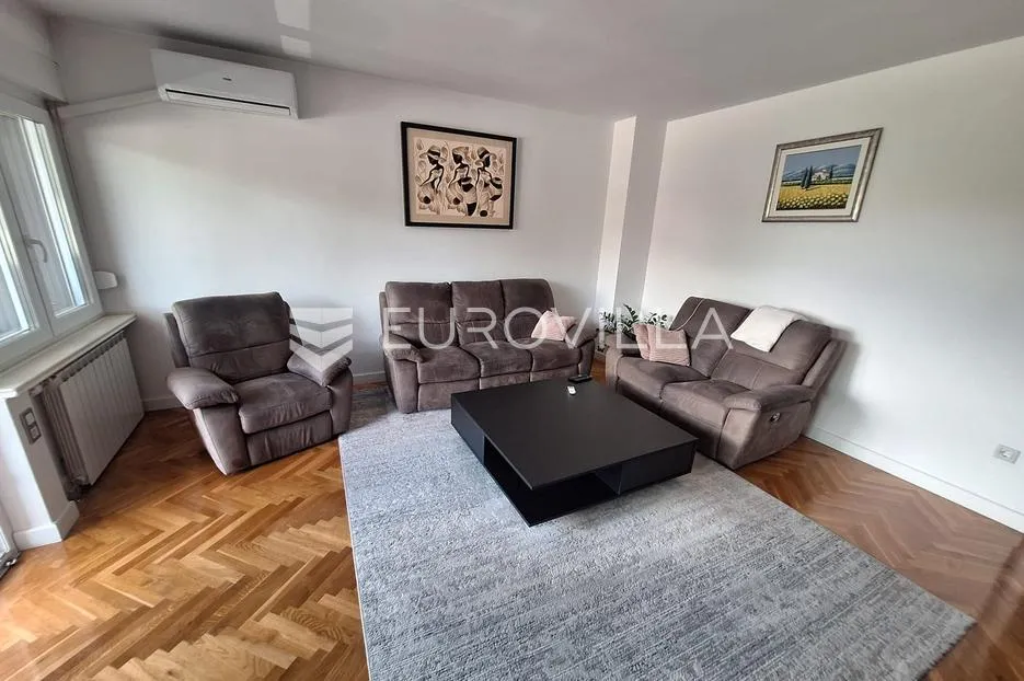 karlovac, luščić, kuća 345 m², novouređena, odlična lokacija - slika 2