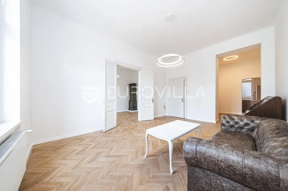 Zagreb, Svačićev trg, funkcionalan ured 100 m²