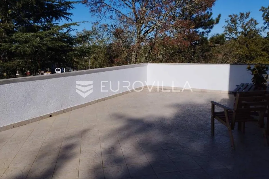 istra, poreč, kuća s dva stana, okućnicom i građevinskim terenom od 1687 m², prilika - slika 10