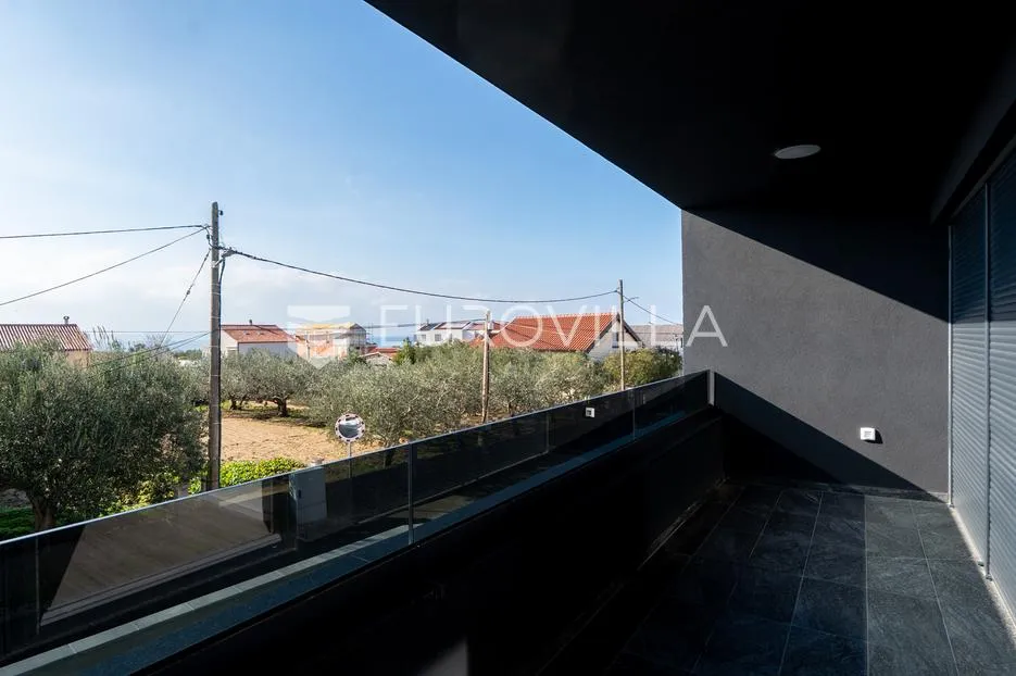 zadar, privlaka, moderna vila s bazenom, novogradnja, 300m od mora - slika 19