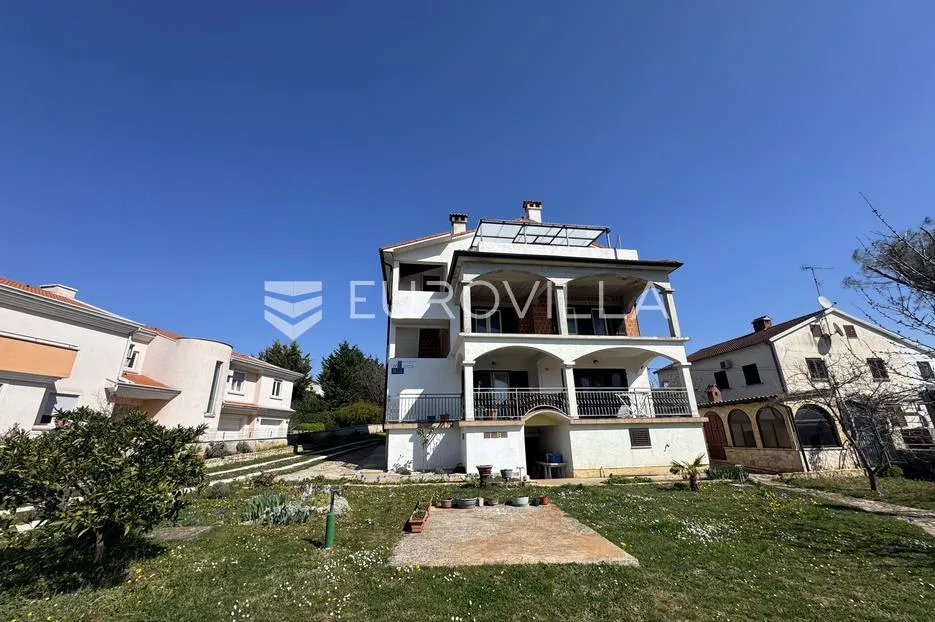 istra, rovinjsko selo, dva stana u roh bau fazi i okućnica 591 m² - slika 3