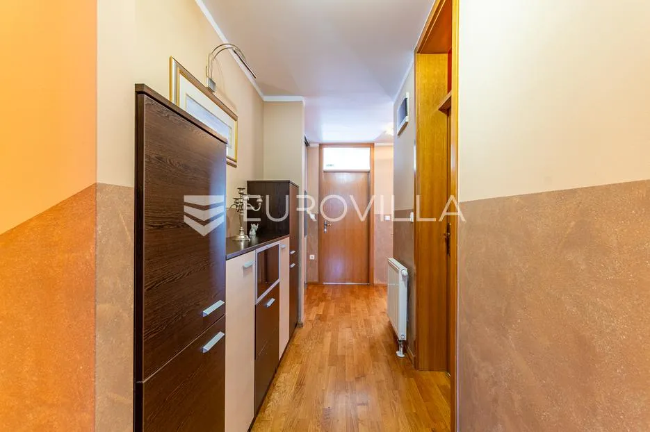 varaždin, jalkovečka kuća u nizu površine 178 m² - slika 10