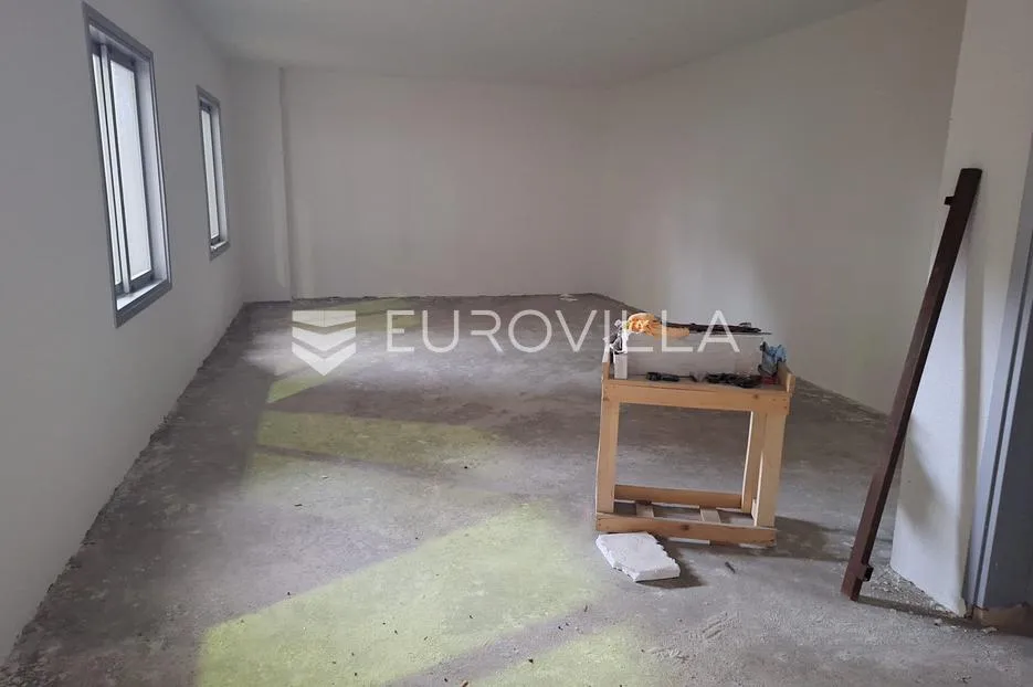 karlovac, ilovac, skladište 3300 m², odlična lokacija - slika 9