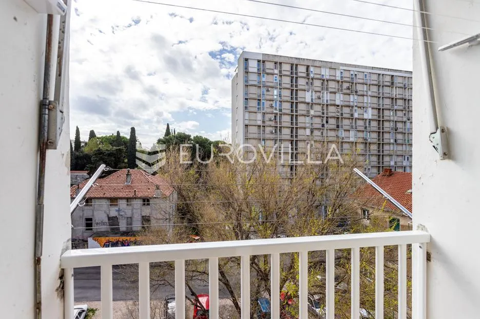 split, spinut, dvosoban stan u blizini centra grada - slika 16