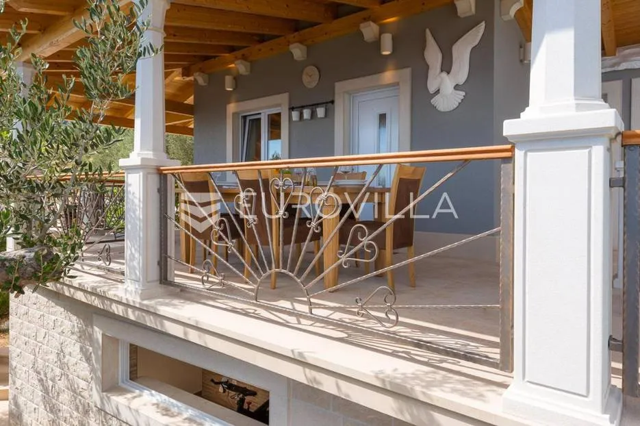 brač, prekrasna vila na jedinstvenoj lokaciji - slika 7