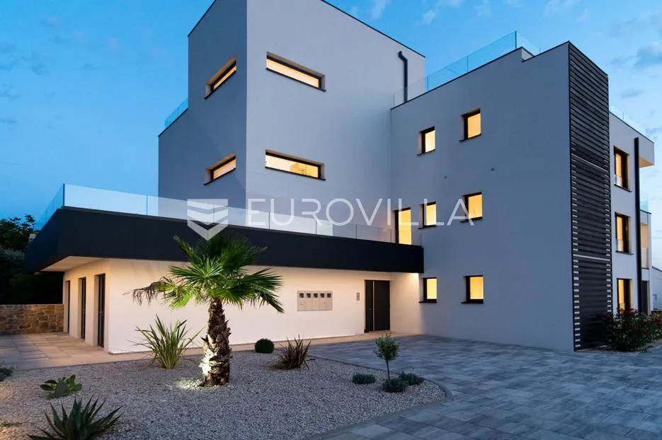 otok rab, barbat, moderan trosoban stan 107 m², privatni vrt - slika 2