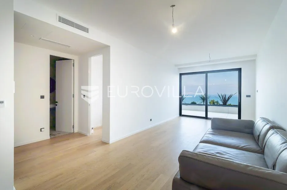 Opatija, dvosoban stan s pogledom na cijeli Kvarner, NKP 56,84 m2