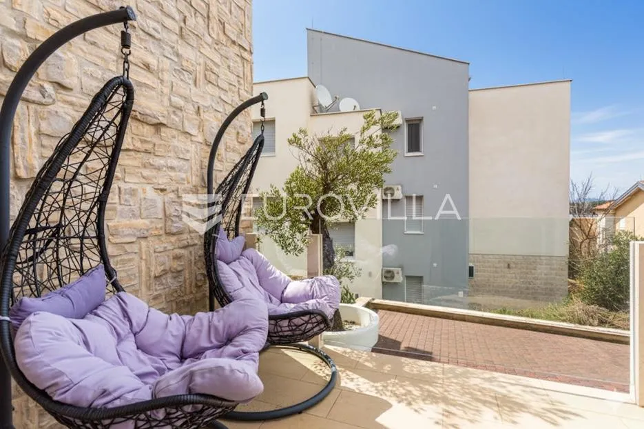 betina, prekrasan trosoban stan s bazenom i pogledom na more, 112,75 m² - slika 20