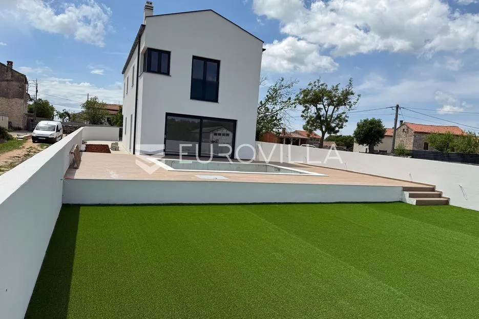 istra, svetvinčenat, kvalitetna moderna kuća 180 m² s bazenom 24 m² i garažom - slika 29