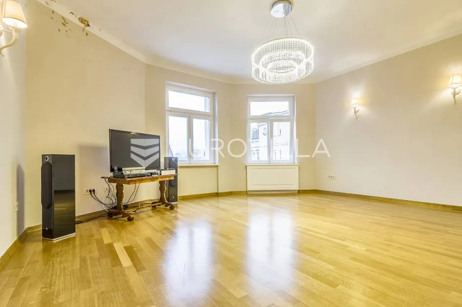 zagreb, tuškanac luksuzan trosoban stan150 m², parking - slika 6