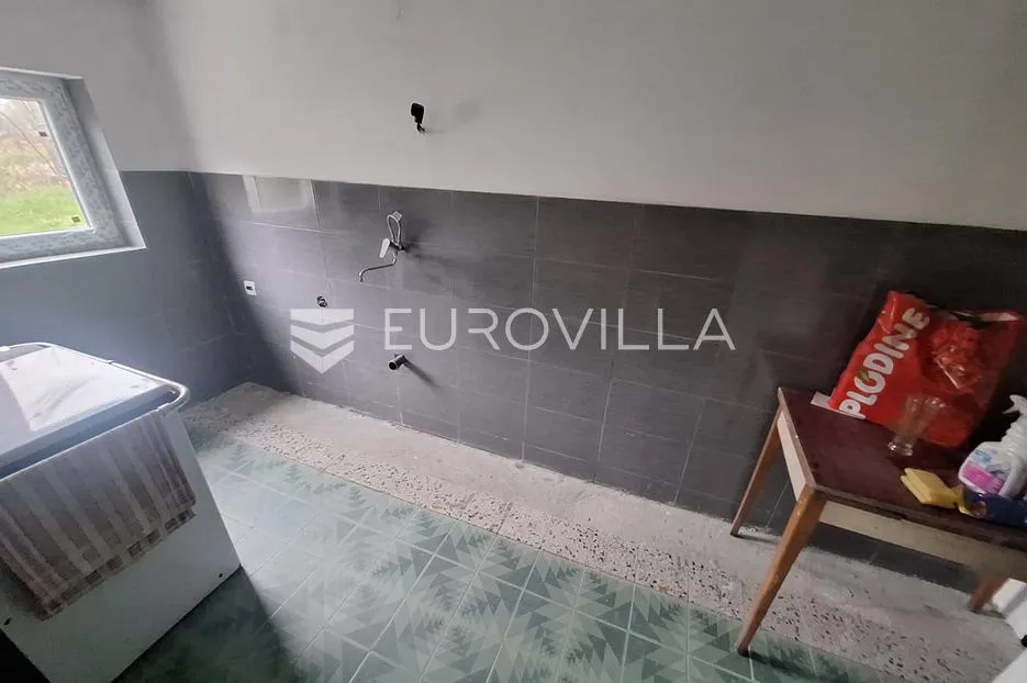 duga resa, gornje mrzlo polje mrežničko, kuća 250 m², 150 m do mrežnice - slika 3