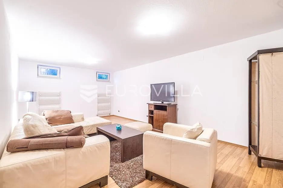 zagreb, remete, prekrasna obiteljska kuća 400 m² - slika 16