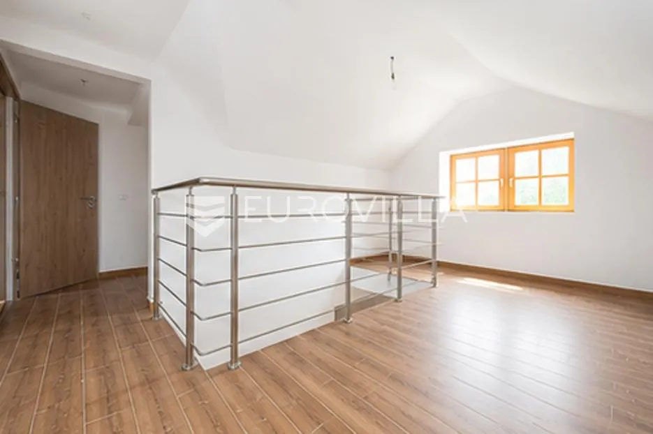 samobor, grdanjci, prostrana kuća 180 m² na zemljištu površine 2127 m² - slika 14