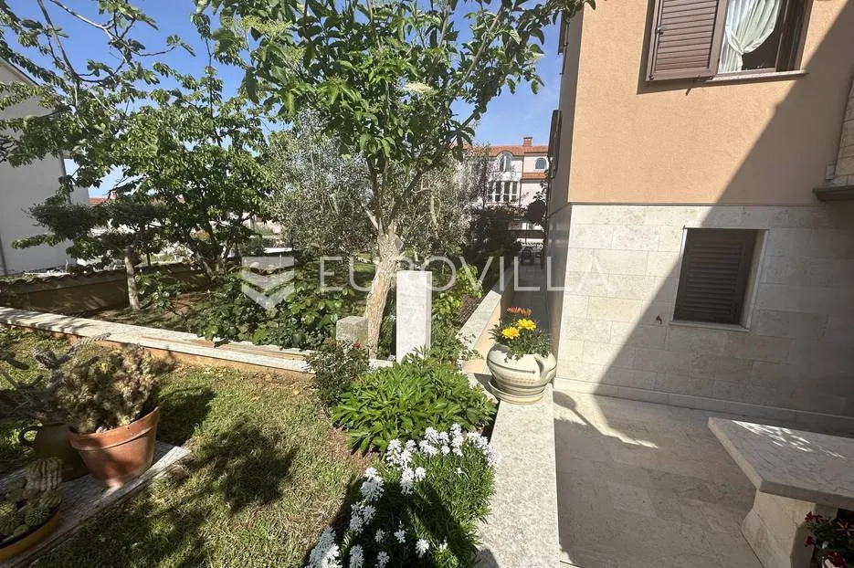 štinjan, prekrasna kuća u nizu s vrtom i pogledom more 300 m² - slika 5