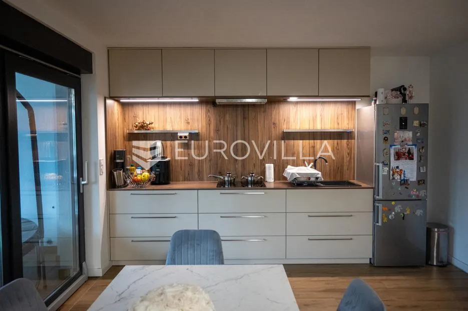 osijek, cvjetno naselje, stan 120 m2, prvi kat s lođom 44 m2 - slika 4