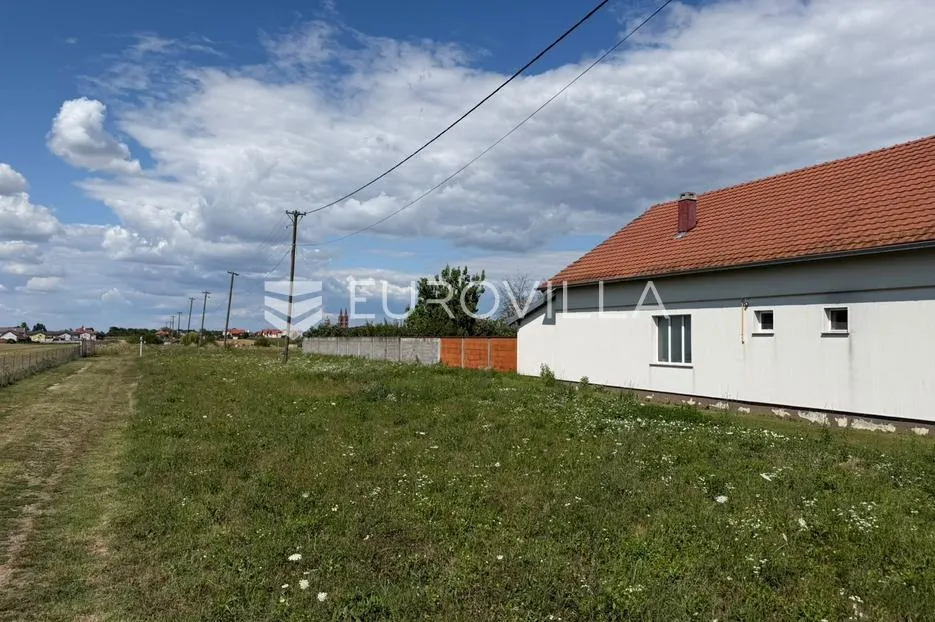 đakovo, atraktivno građevinsko zemljište 629 m² - slika 1
