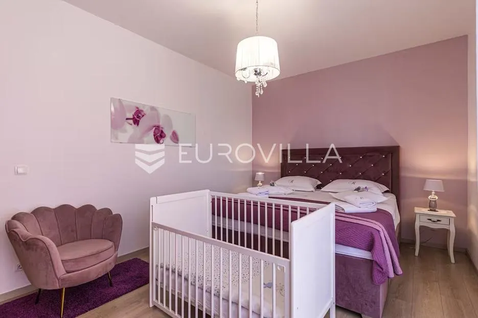 kaštel sućurac, predivna kuća s bazenom u prvom redu do mora - slika 18