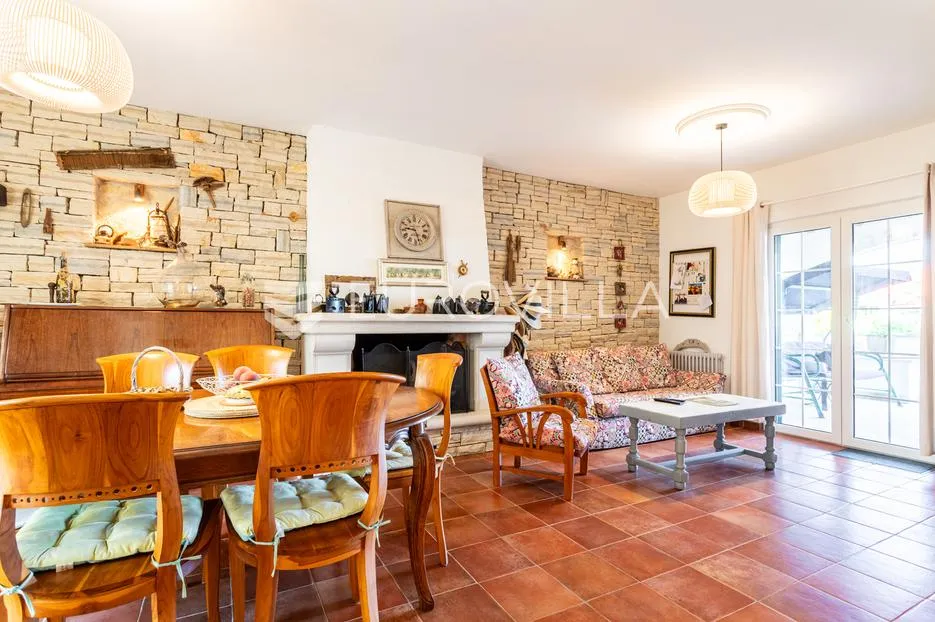 brač, supetar, kuća ukupne površine 372 m² na zemljištu površine 411 m² - slika 2