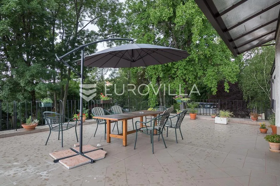 zagreb, tuškanac, prekrasan šesterosoban stan na 1. katu s terasom 70 m2 - slika 2