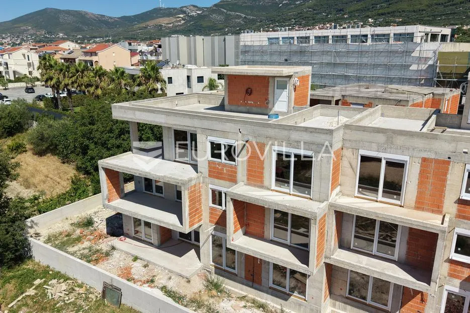 kaštel lukšić, trosoban penthouse s krovnom terasom i dva parkirna mjesta - slika 8