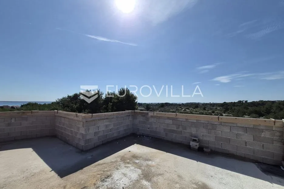 vir, apartman na 2. katu s krovnom terasom i pogledom na more - slika 3