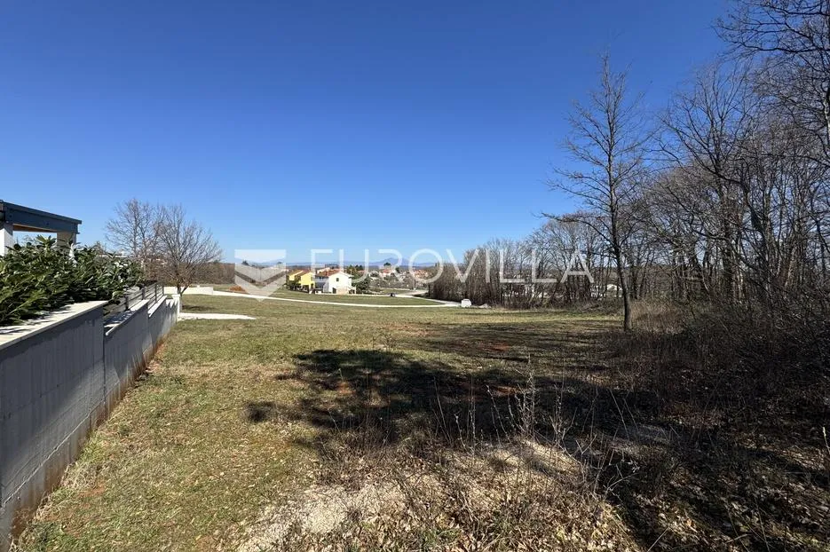 Istra, Barban, građevinsko i poljoprivredno zemljište 3260m2 u mirnom djelu