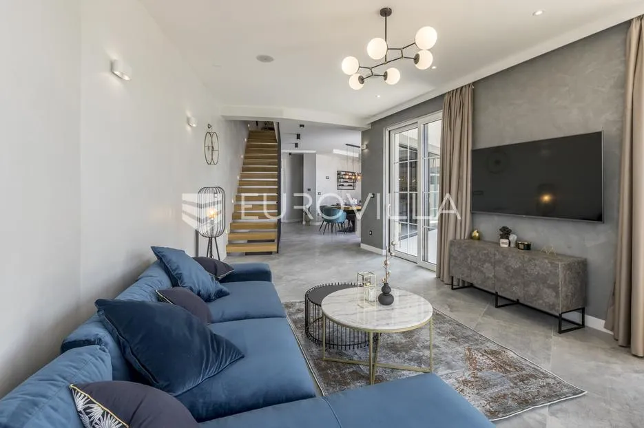 podstrana, luksuzna novoizgrađena vila površine 300 m² - slika 6