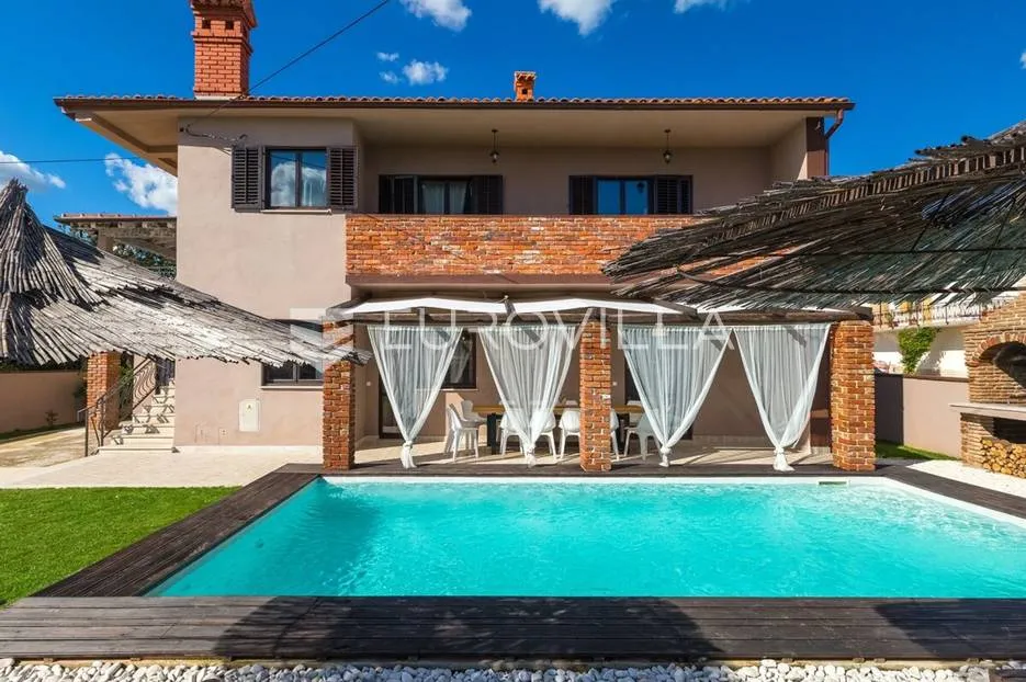 barban okolica, luksuzna vila 250 m² s sređenim vrtom, bazenom, hidromasažnom kadom i saunom - slika 3