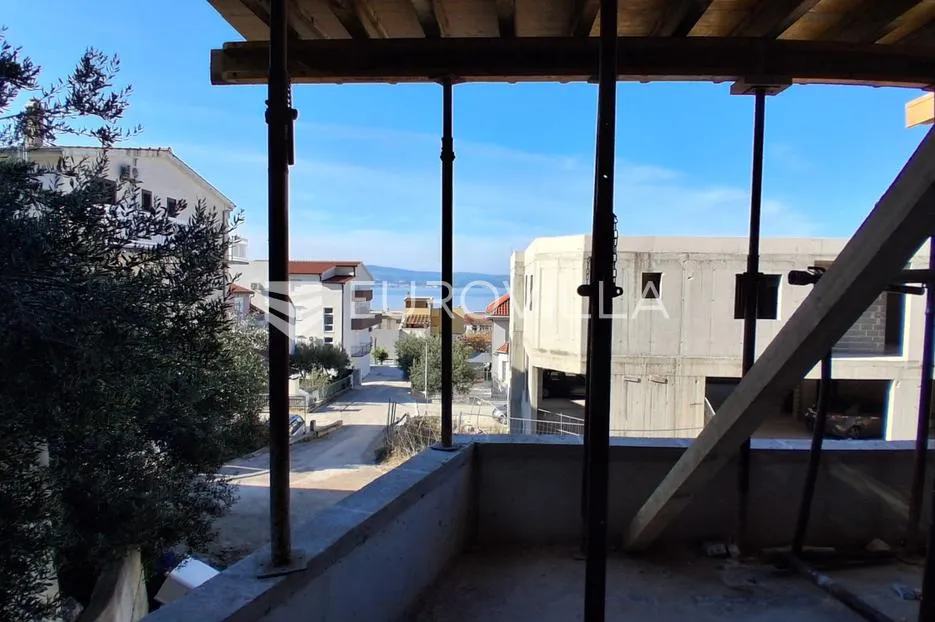 omiška rivijera, dvosoban stan s terasom i pogledom na more - slika 2