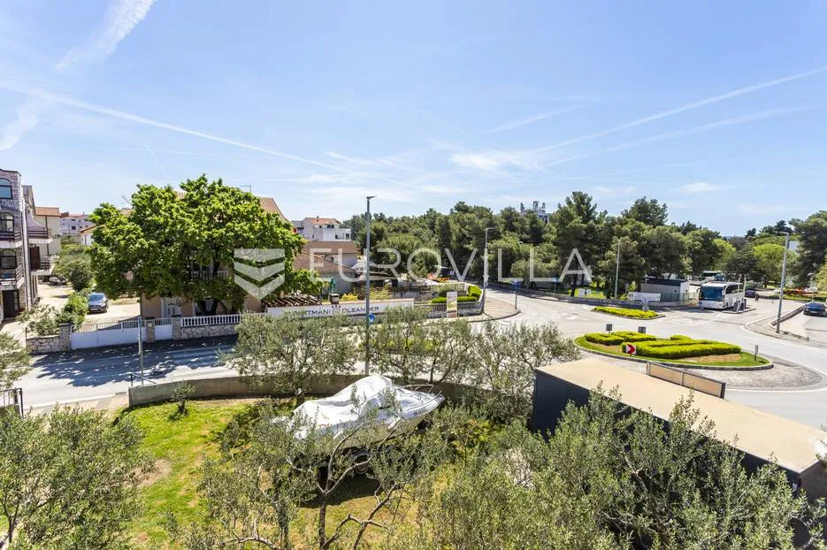 vodice, kuća od 301 m2, turistička zona 250 m od plaže - slika 3