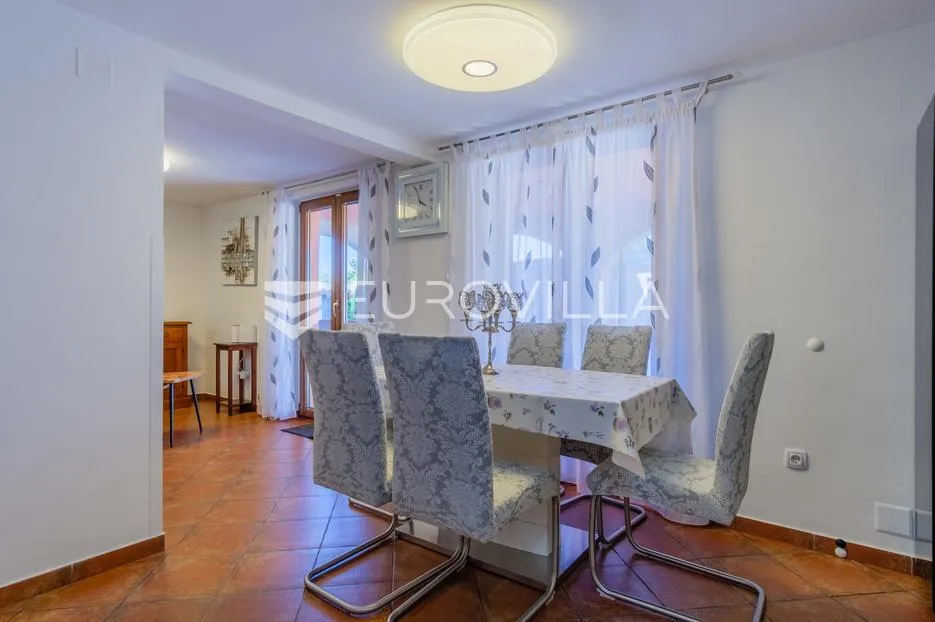 pula, valdebek, samostojeća vila s četiri zasebne stambene jedinice i maselnikom - slika 7