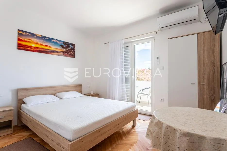 vodice, apartmanska kuća – idealna investicija za turizam! - slika 13