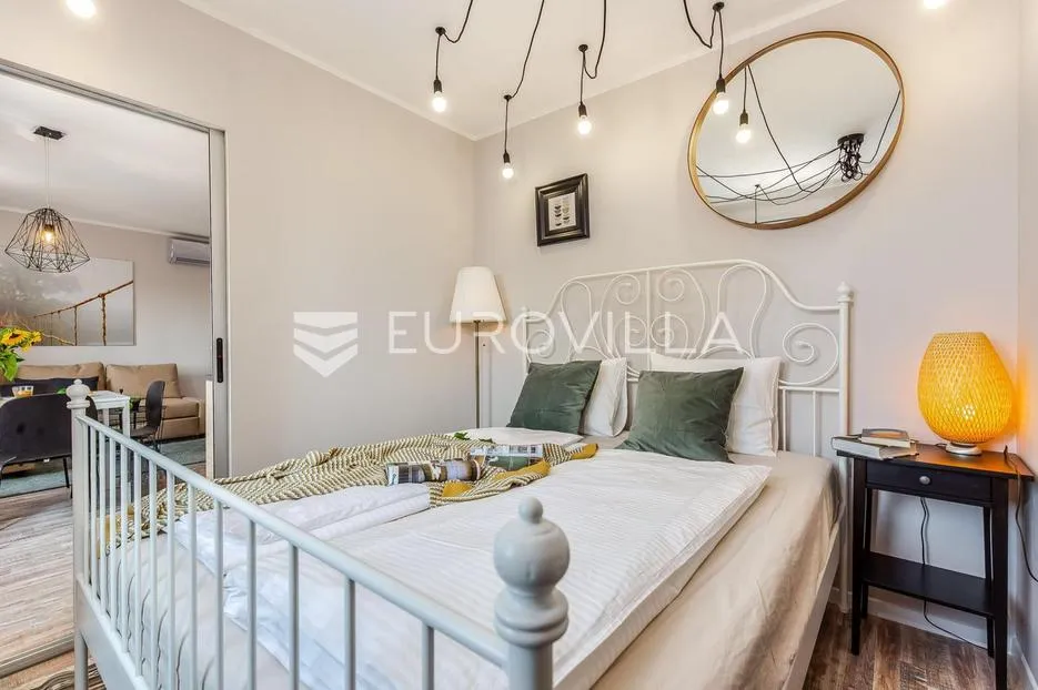 rijeka, centar, novouređen dvoetaži stan nkp 125 m2 s četiri apartmana - slika 15