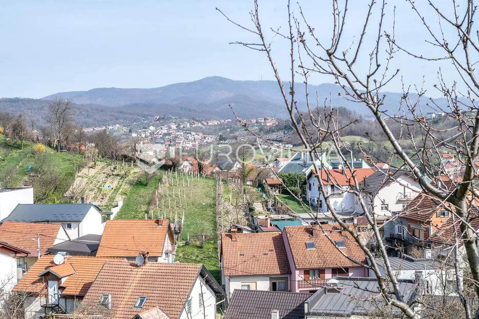 zagreb, vrapče, kuća s dva odvojena stana, potpuno renovirana 2023., terasa, dvorište - slika 17