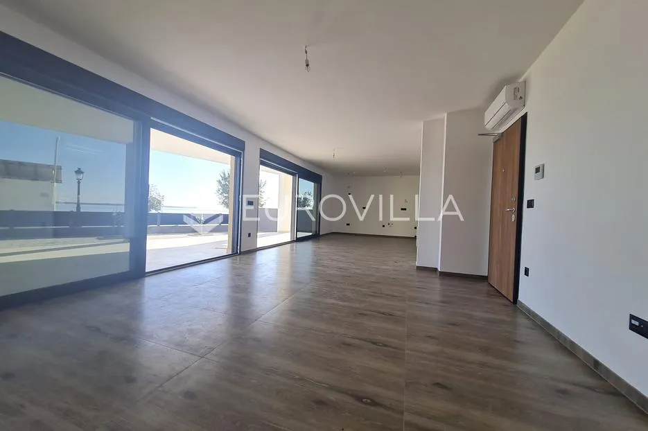 vir, luksuzan apartman s 3 spavaće sobe, prvi red do mora, centar otoka - slika 4