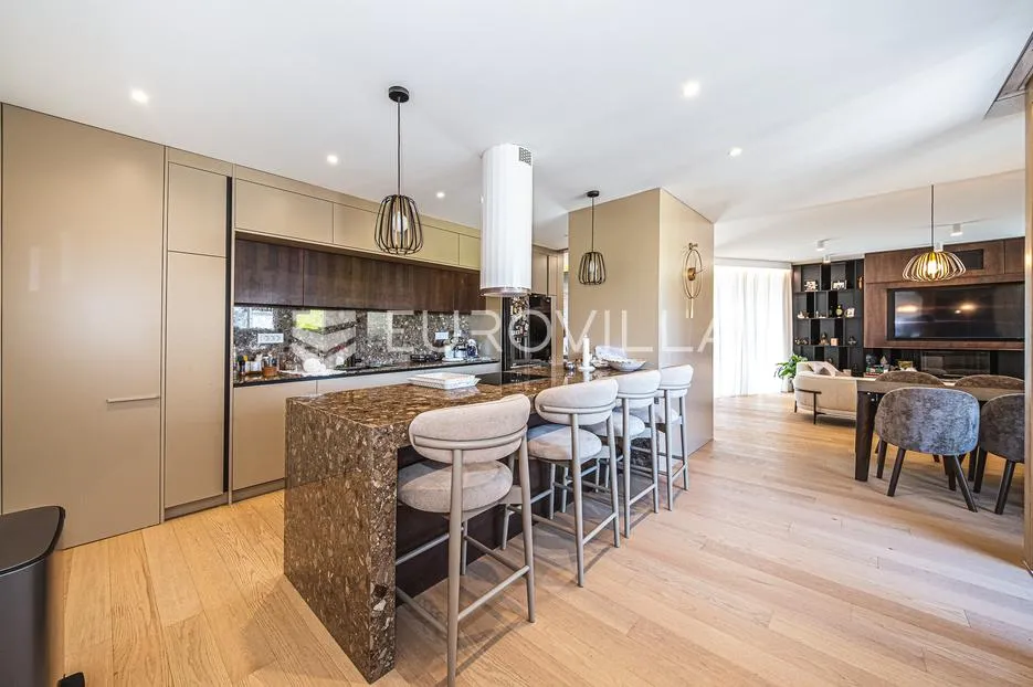 zagreb, zelengaj, trosobni luksuzni stan u urabnoj vili, 200 m² - slika 6