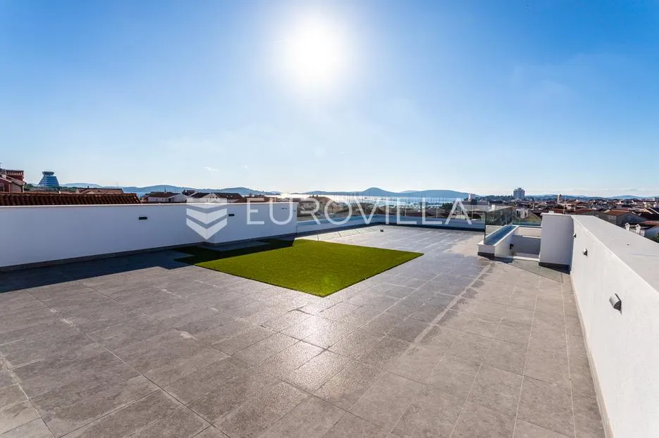 vodice, novogradnja, penthouse s krovnom terasom i pogledom na more, 141,80 m² - slika 19