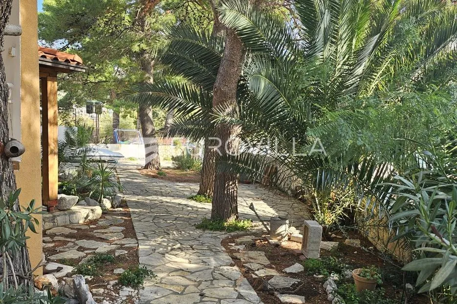 grebaštica, lijepa kuća prvi red uz more - slika 9