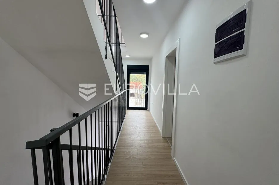 istra, poreč, dvojna kuća 168 m² s 4 spavaće sobe i 3 parkirna mjesta - slika 16