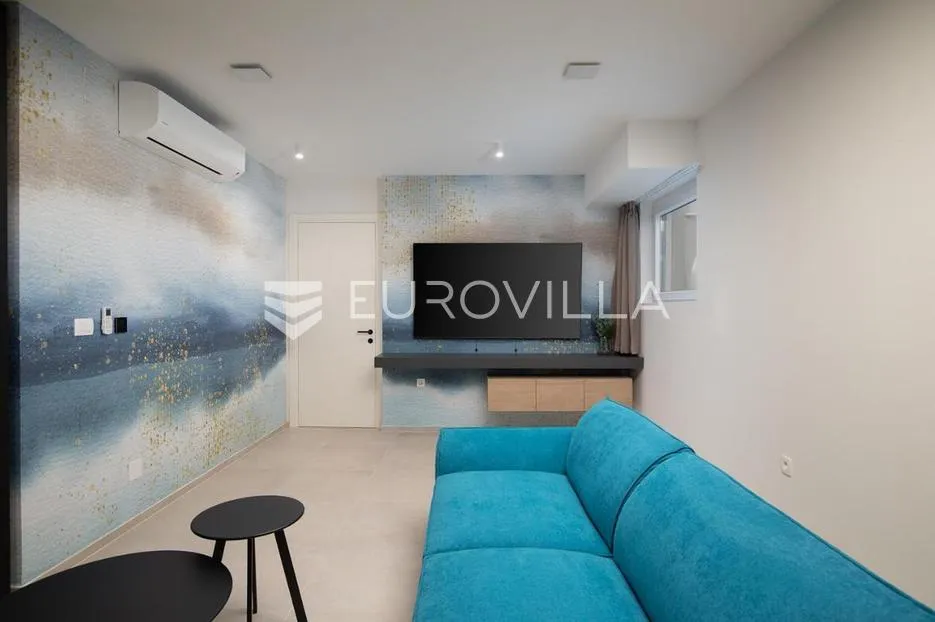medulin, prekrasna villa od 350 m2, svega 6 m od mora s očaravajućim pogledom - slika 38