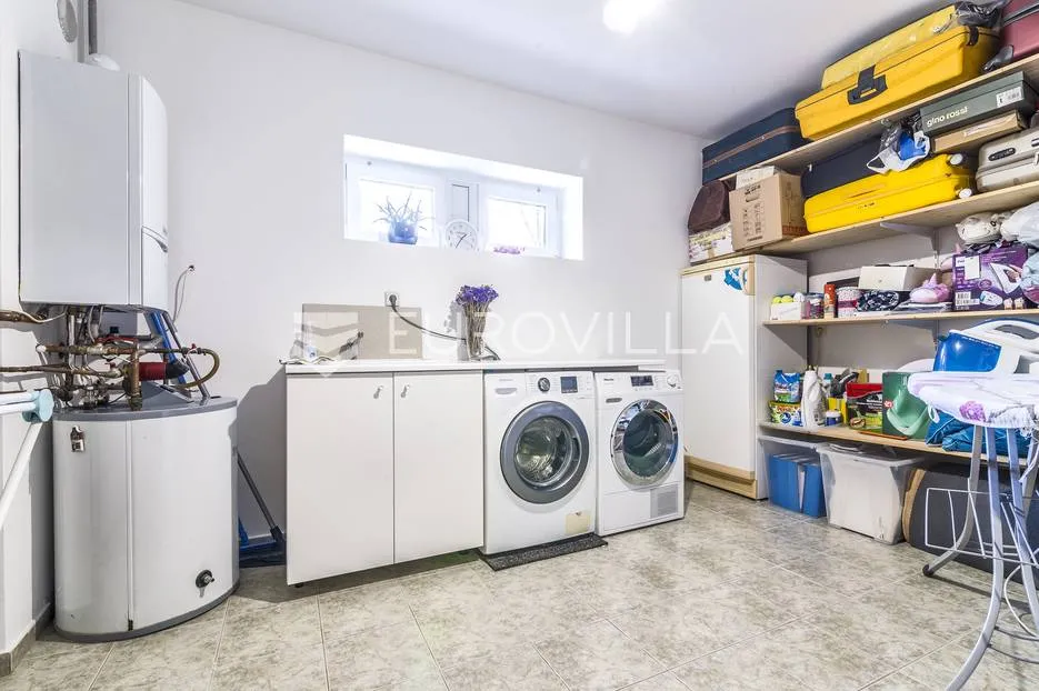 zagreb, mlinovi, luksuzna obiteljska vila 340 m2 - slika 19