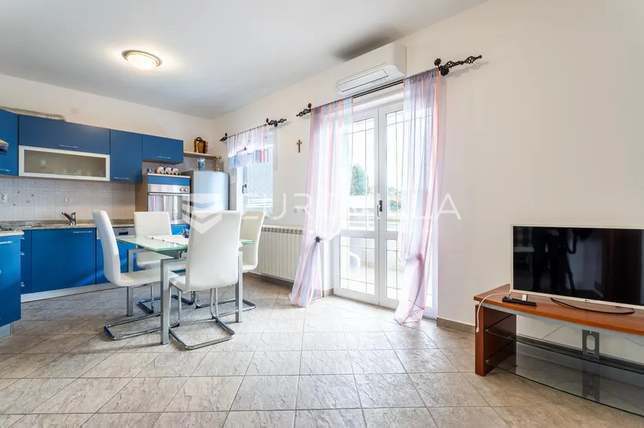 primošten, prekrasna villa sa velikim bazenom - slika 11