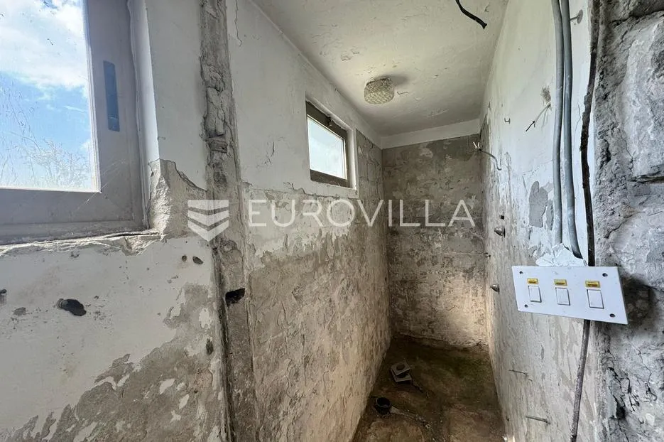 istra, pula, samostojeća kuća u centru s vrtom i garažom - slika 17