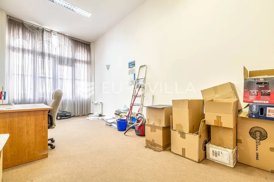 trg bana jelačića stambeni/poslovni prostor 196 m² podrum 40 m² - slika 7