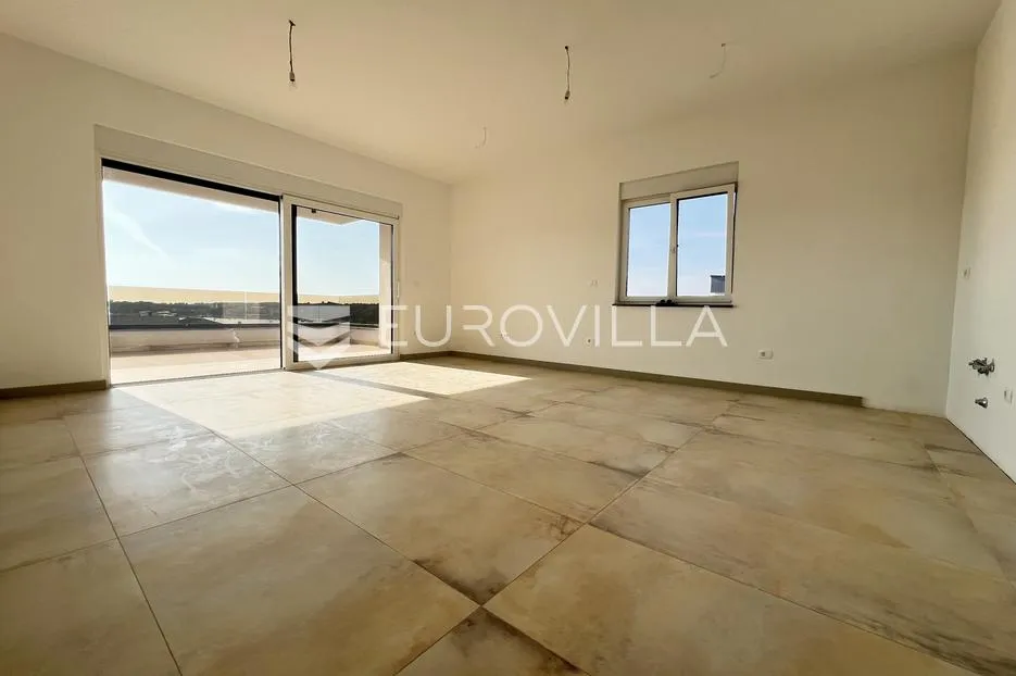 Istra, Banjole - trosoban stan u novogradnji, drugi kat, garaža, 120 m2 s otvorenim pogledom na more - Banjole, Medulin