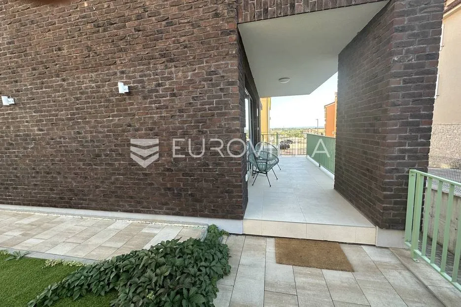ližnjan, moderna kuća zadnja u nizu 175 m² s uređenim vrtom, bazenom i pogledom more - slika 16