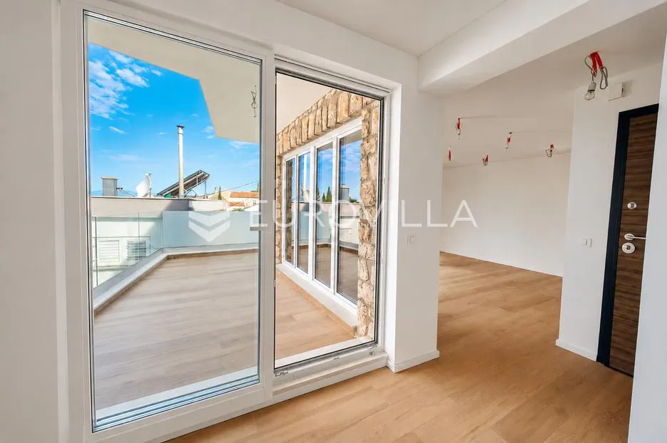 crikvenica, luksuzan trosoban stan 114 m² s garažom, 150m od mora - slika 2