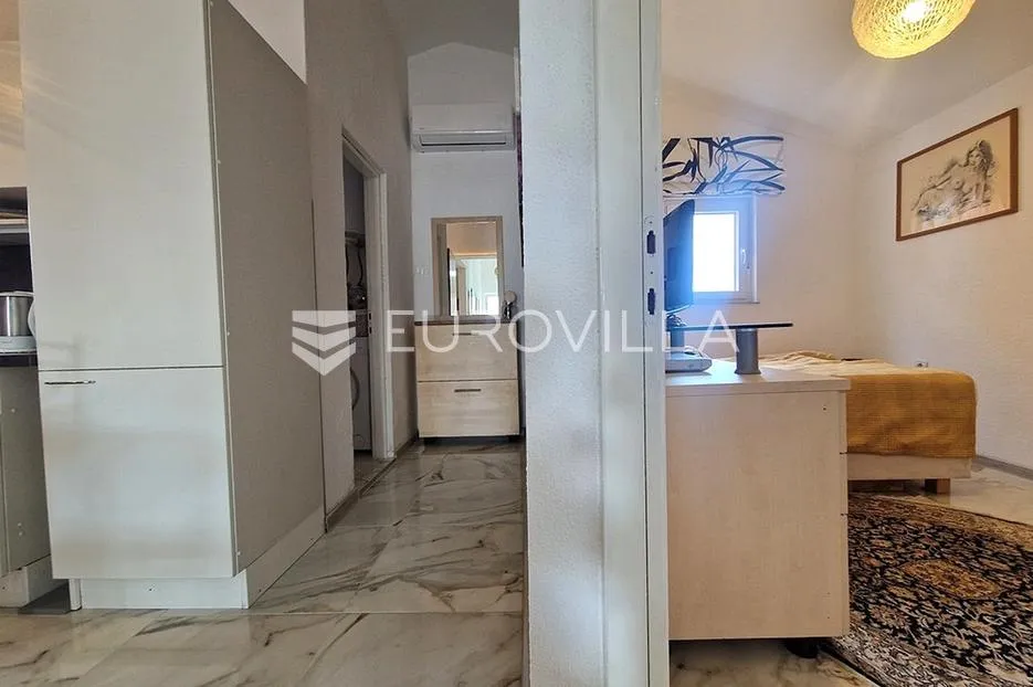 vir, apartman s prostranom terasom i dvije spavaće sobe na odličnoj lokaciji - slika 13