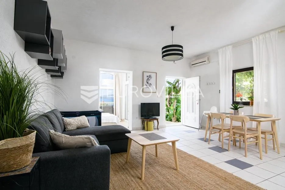 Trogir, Čiovo, kuća u drugom redu od mora - Okrug Gornji, Okrug