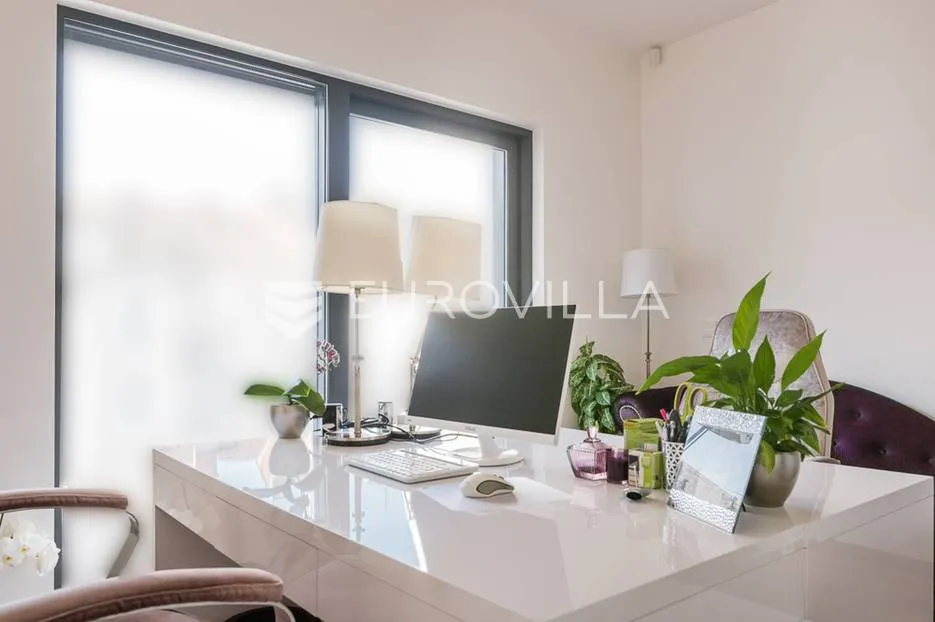 ban centar, luksuzan, komforan ured 137 m² - slika 10